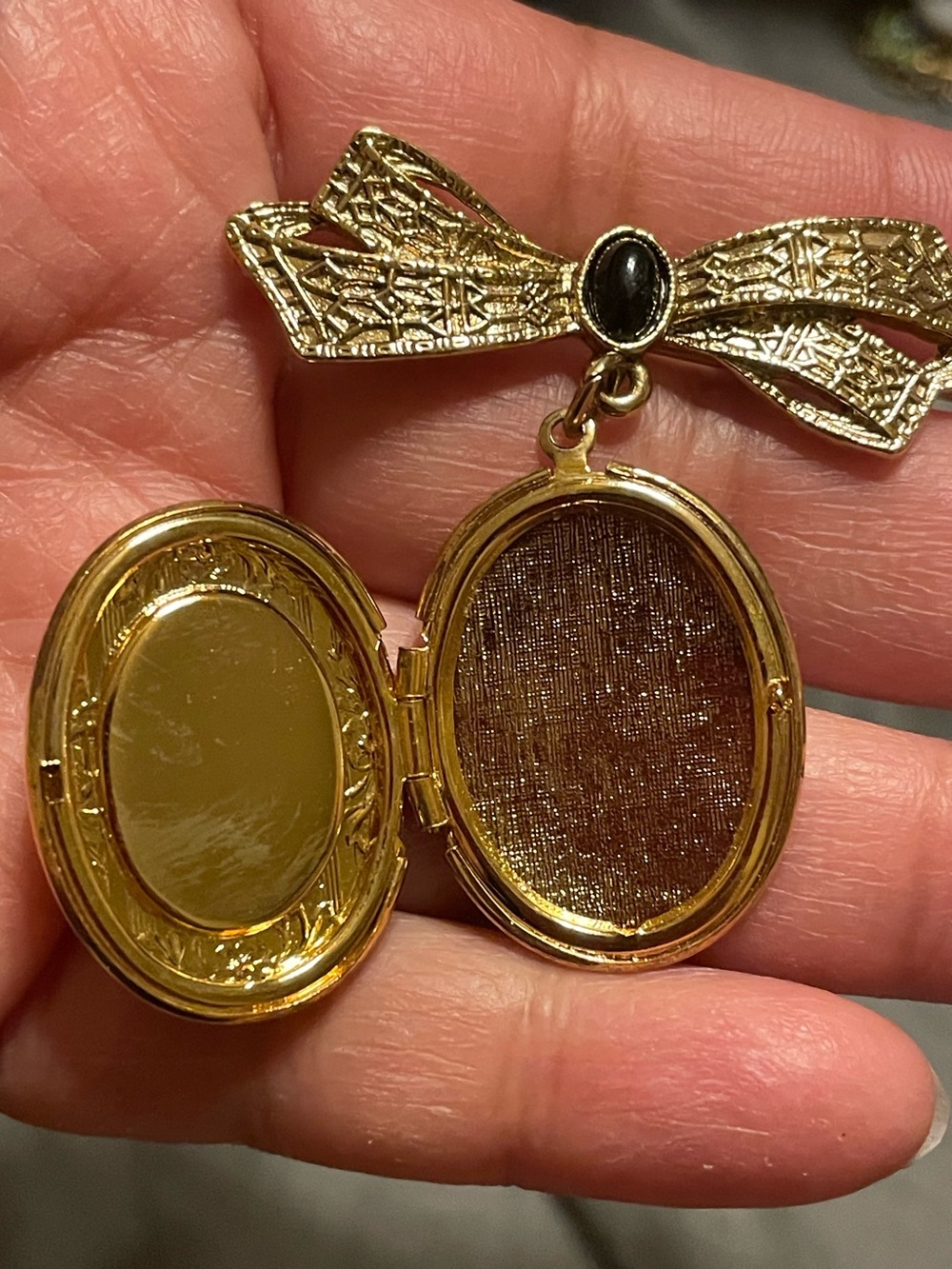 Gold Bow Locket Brooch with Black Cabochon - Picture 2 of 3